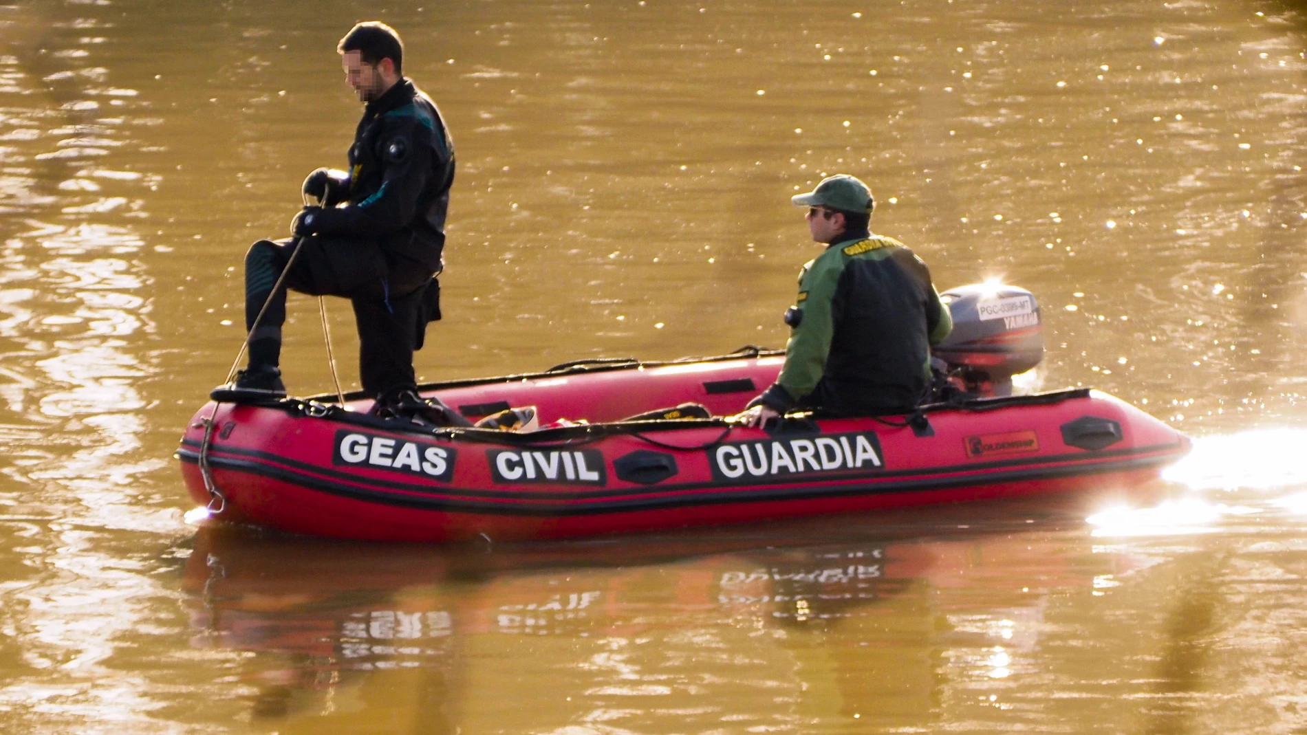 Agentes del Grupo Especial de Actividades Subacuáticas (GEAS) de la Guardia Civil