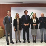 La consejera de Hacienda, el rector de la UPO y otros representantes de las administraciones
