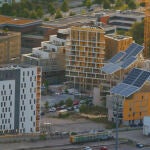 Casas pasivas: edificaciones de alta eficiencia energética, con un buen aislamiento térmico y tejados con placas solares.