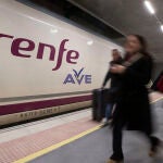 Con una ocupación del 97 por ciento, el AVE Murcia-Madrid estrenó este martes la conexión ferroviaria
