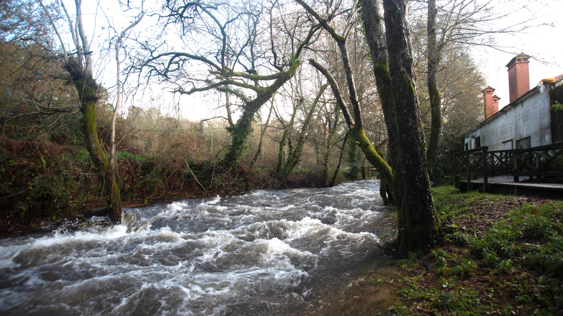 Imagen de archivo del desbordamiento del río Tea en Mondariz (Pontevedra).