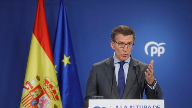 El presidente del PP, Alberto Núñez Feijóo, ayer en la comparecencia en la que valoró la crisis institucional