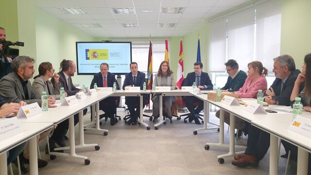 La delegada del Gobierno en Castilla y León, Virginia Barcones, preside en Benavente (Zamora) la Comisión Territorial de Asistencia