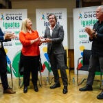 La ONCE presenta el audiolibro para personas ciegas “Te regalo mi voz” del vallisoletano Guillermo Delgado