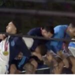 Los jugadores se llevaron un pequeño susto con un clable