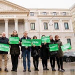 Protesta del Sindicato de Enfermeros y enfermeras SATSE frente al Congreso de los Diputados
