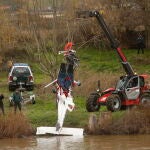 Vista del ultraligero sacado del río Duero, a 21 de diciembre de 2022, en Villamarciel, Valladolid