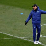 El entrenador del Atlético de Madrid, el argentino Diego Simeone,, durante el entrenamiento del equipo este miércoles en la Ciudad Deportiva Wanda de Majadahonda