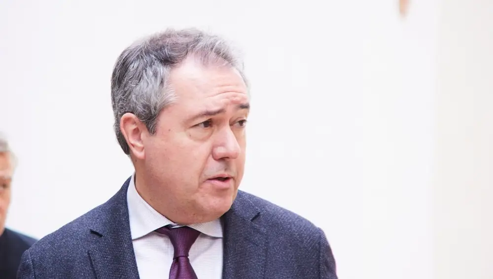 El secretario general del PSOE de Andalucía, Juan Espadas, este jueves en el Parlamento de Andalucía. JOAQUÍN CORCHERO/EUROPA PRESS