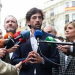 El portavoz de Ciudadanos en el Parlamento Europeo, Adrián Vázquez, atiende a medios a su llegada a la presentación de la candidatura a las Primarias de Ciudadanos (Cs) ante la VI Asamblea General del partido, el pasado 23 de diciembre de 2022