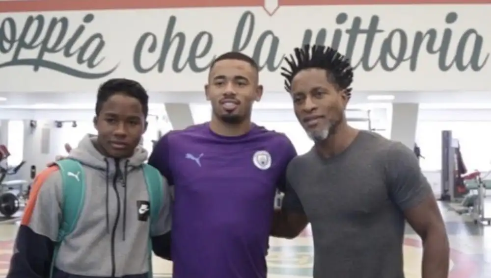 Endrick, Gabriel Jesús y Zé Roberto hablando sobre Palmeiras