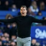 Julen Lopetegui protesta una jugada en su estreno como entrenador del Wolverhampton