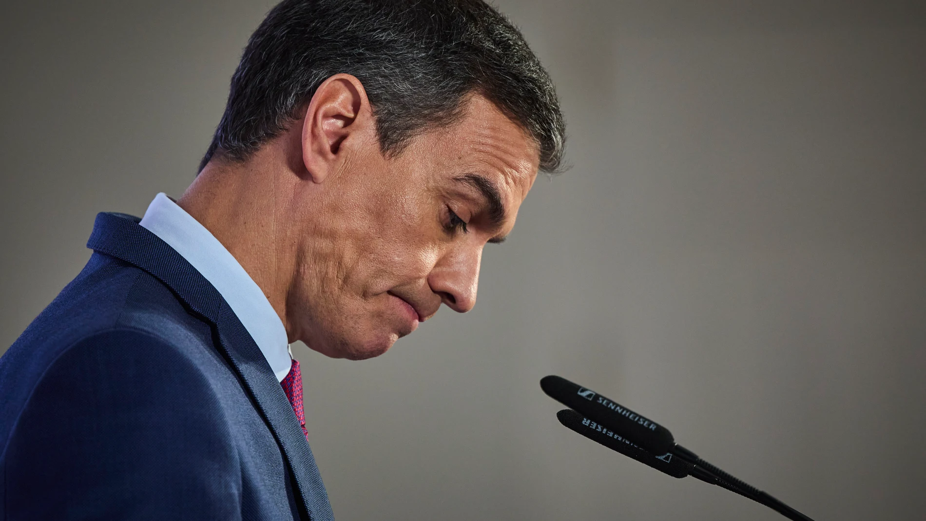 El presidente del Gobierno, Pedro Sánchez comparece ante los medios de comunicación tras el Consejo de Ministros celebrado en el Palacio de La Moncloa en Madrid este martes para hacer balance del año político y de su acción de Gobierno de este año 2022