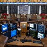 Un panel del Ibex 35 en el Palacio de la Bolsa de Madrid