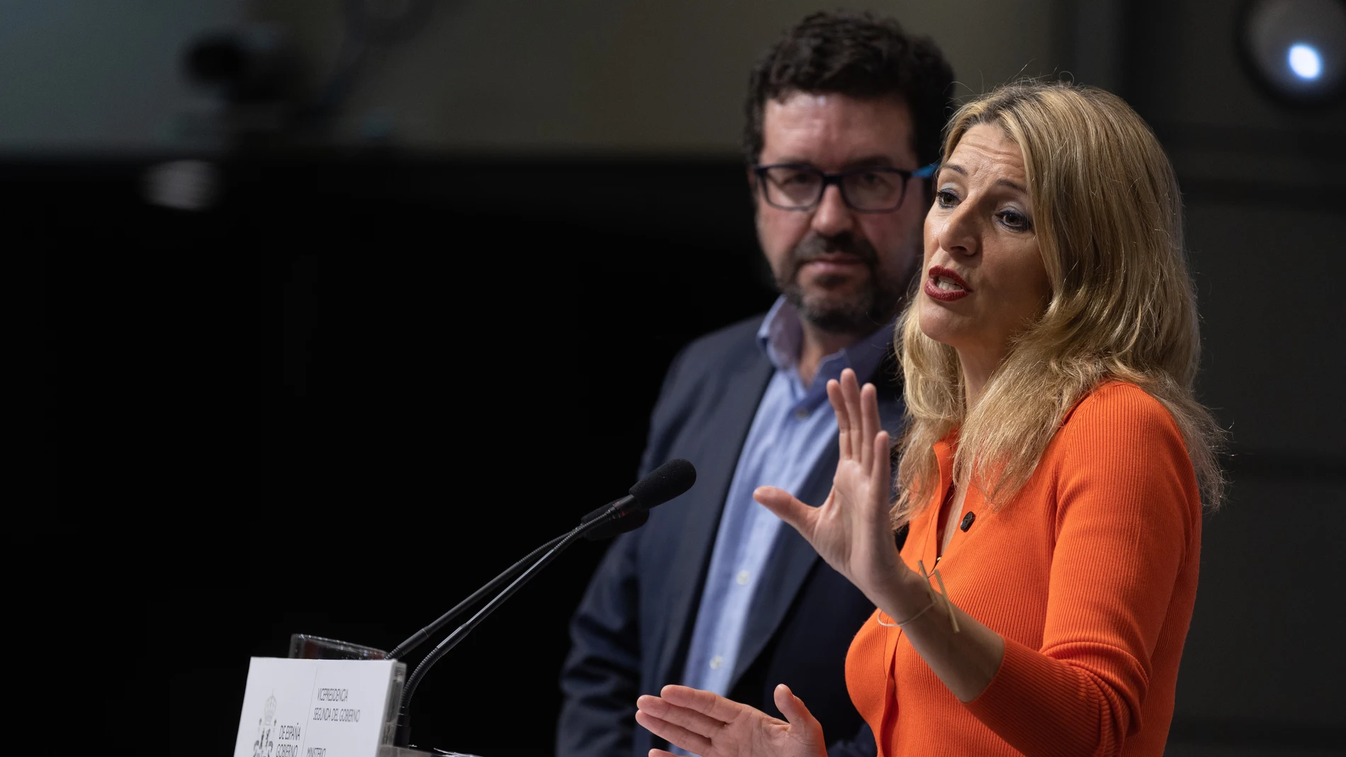 El secretario de Estado de Empleo y Economía Social, Joaquín Pérez Rey y la vicepresidenta segunda y ministra de Trabajo y Economía Social, Yolanda Diaz, hacen balance del primer aniversario de la aprobación de la Reforma Laboral
