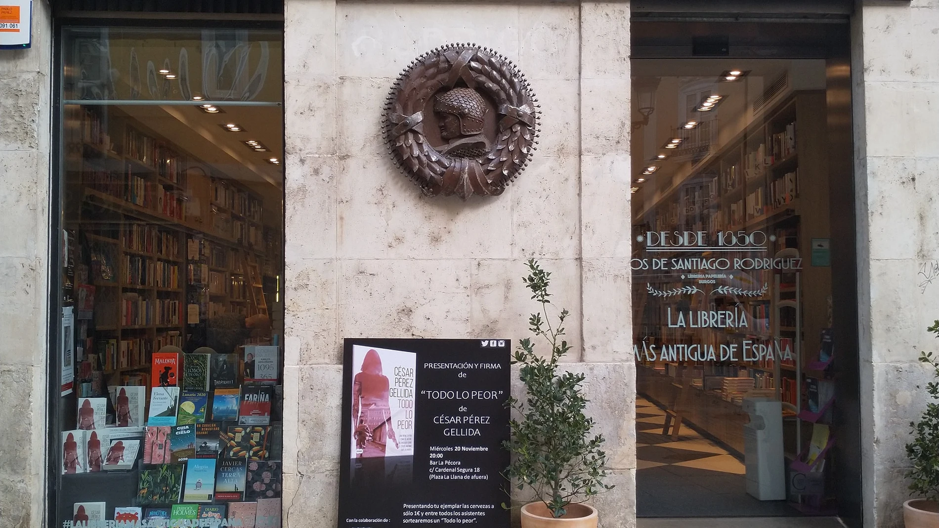 La librería más antigua de España, según reza en su fachada, está en Burgos