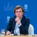 El alcalde de Madrid, José Luis Martínez-Almeida, ayer, en la rueda de prensa posterior a la Junta de Gobierno