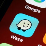 La app de navegación Waze en un móvil.