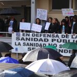 Concentración contra el cierre de la urgencias de pediatría en el centro de salud de Pico Tuerto de Ponferrada