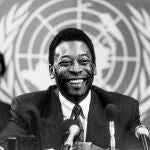 Pelé, durante una conferencia de prensa