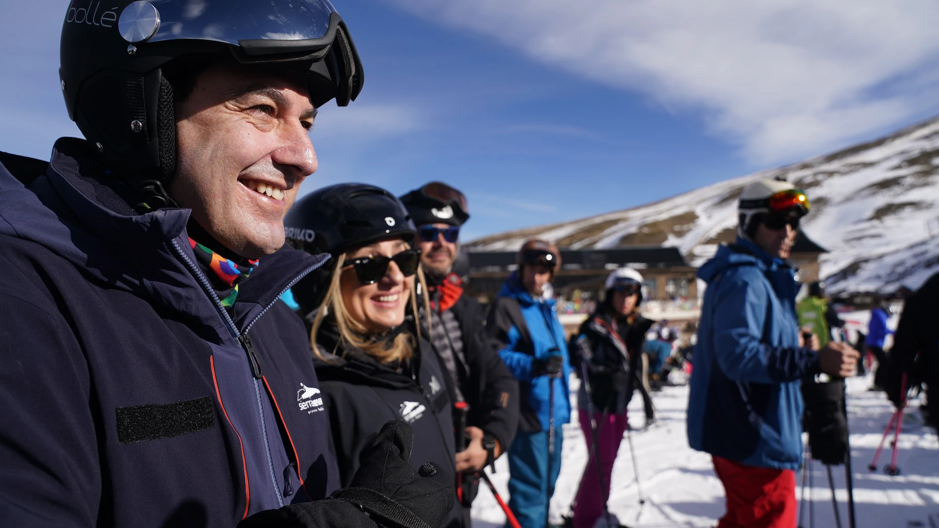 Juanma Moreno y Marifrán Carazo, en Sierra Nevada