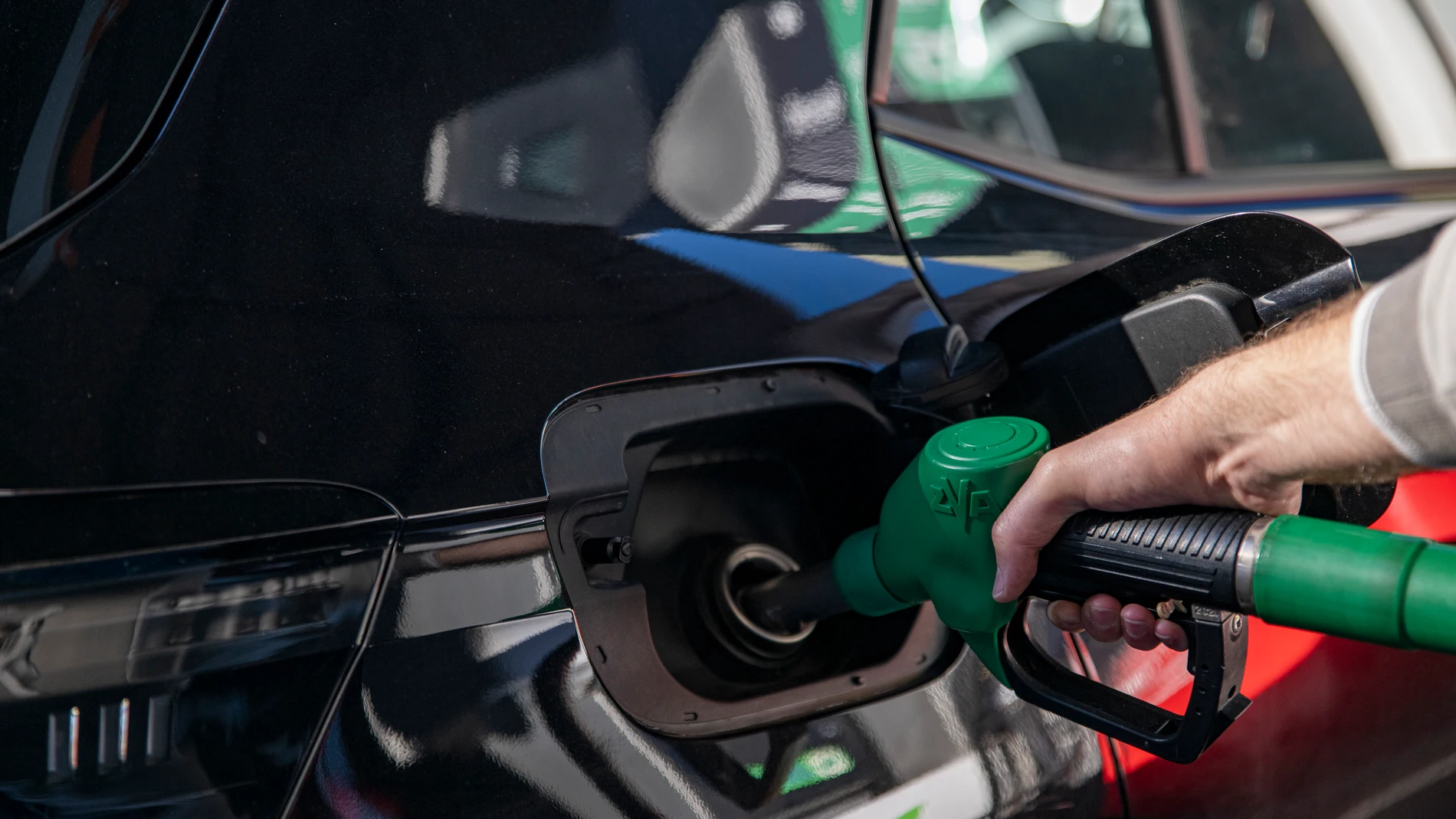 Fin del descuento de la gasolina: ¿Por qué no interesa circular con el depósito lleno?