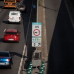 Cartel que delimita la Zona de Bajas Emisiones (ZBE) en Barcelona