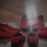 Sus llamativos zapatos rojos recordaban el camino de Cristo a la Cruz y la sangre vertida por los mártires