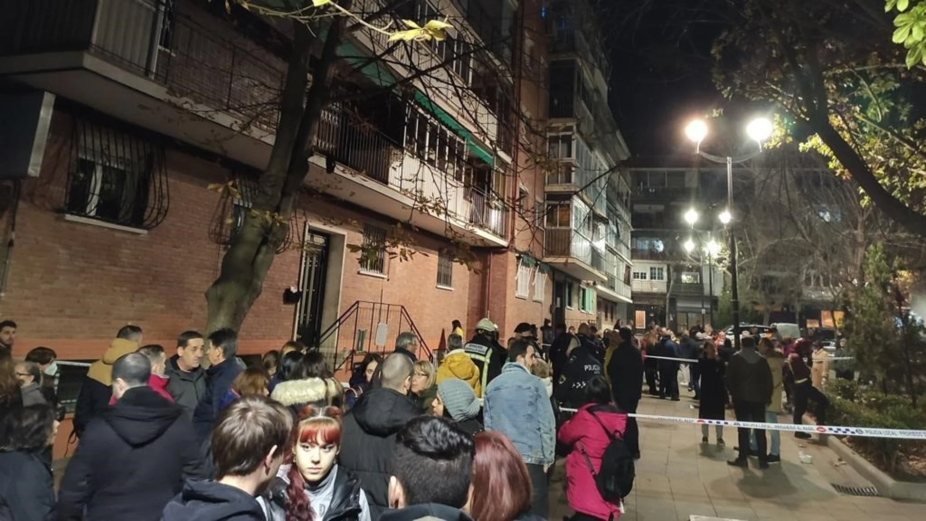 Desalojo de un edificio en la Plaza Fuente del Trébol de San Fernando de Henares afectado por la L7B de Metro de MadridPLATAFORMA AFECTADOS METRO LÍNEA03/01/2023