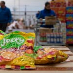 Empresa sevillana de golosinas, Sarigabo que esta abasteciendo la mitad de los caramelos que lanzarán los Reyes Magos en Andalucía y que se elaboran en Ucrania