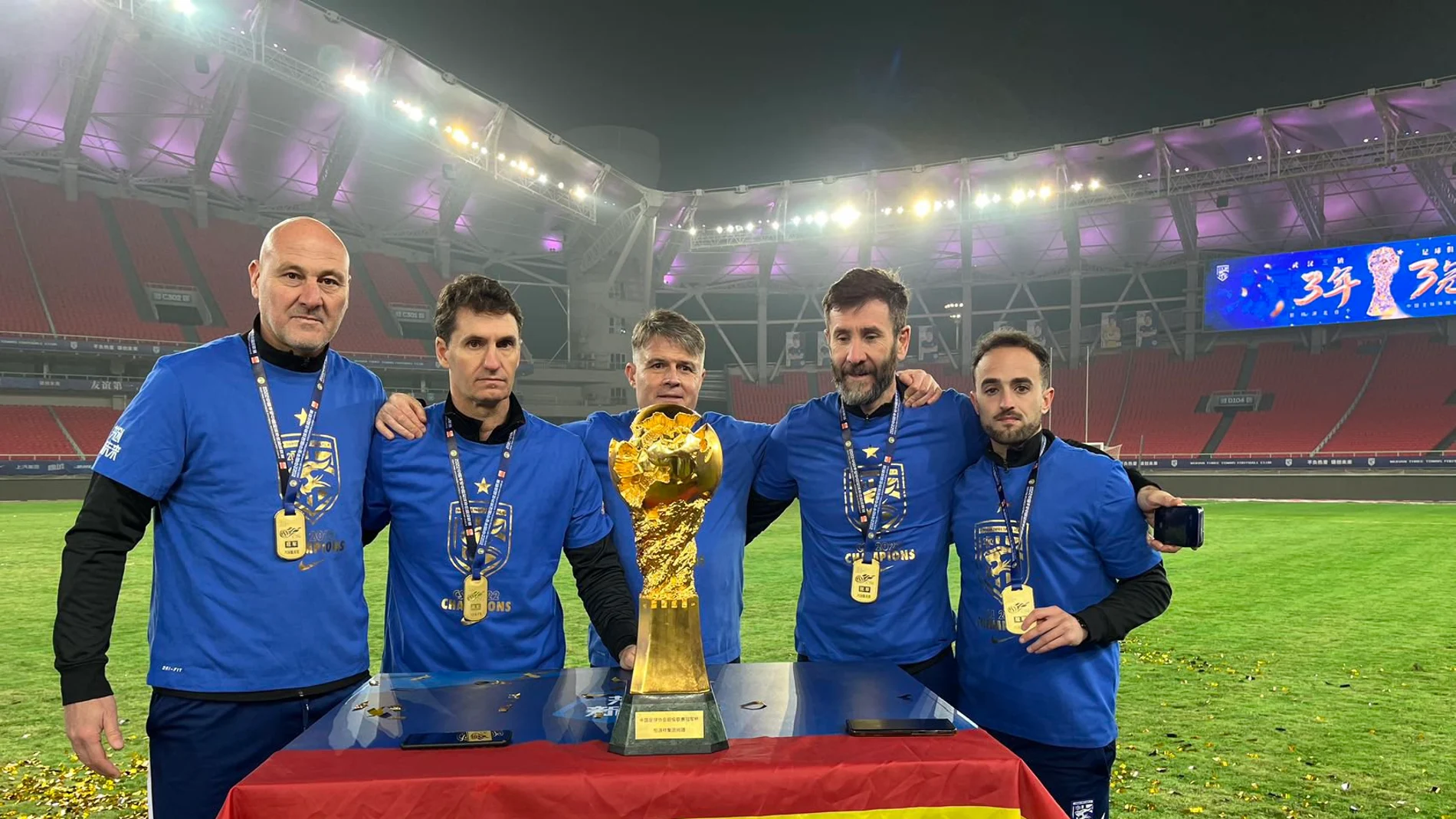 El cuerpo técnico español del Wuhan campeón