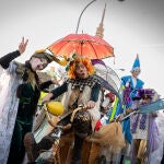Carrozas y espectáculos durante la cabalgata de Reyes Magos de Ciudad Lineal