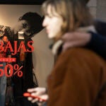 El Corte Inglés y las firmas de Inditex arrancan este sábado en tiendas aunque ya están activas “on line”.