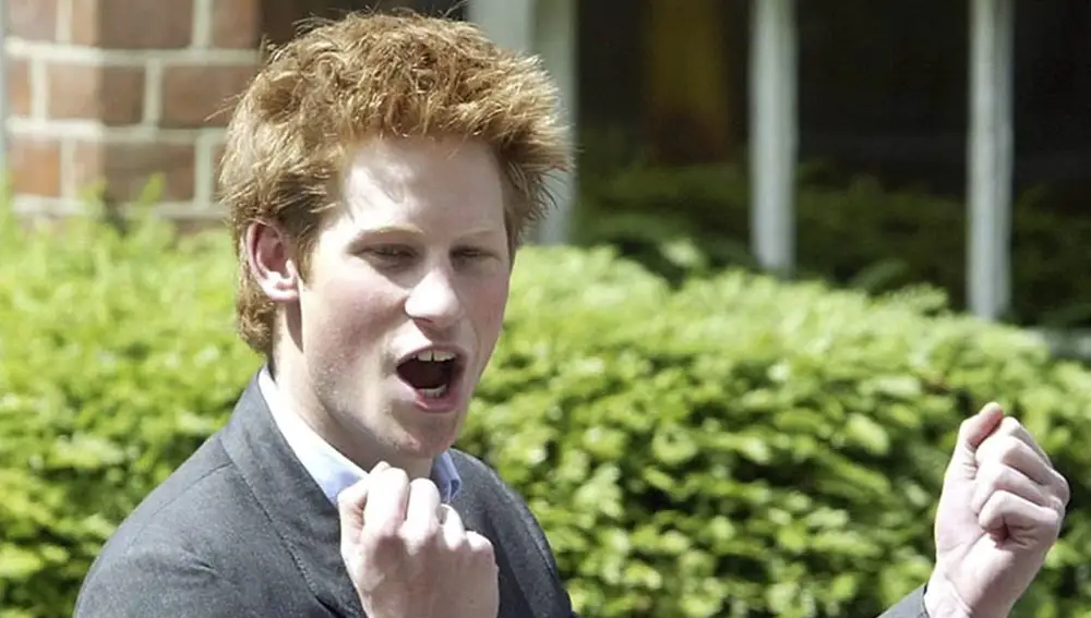 Harry, en la adolescencia, mientras estudiaba en Eton. (AP Photo/Dave Caulkin, File)