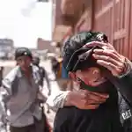 Manifestantes resultan heridos tras enfrentamientos con la policía, en Juliaca (Perú).