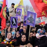 Miembros de la comunidad kurda de toda Europa participan en la marcha anual de los kurdos en París