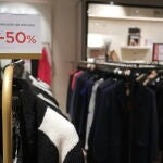 Es normal que, con el tiempo, el color de nuestras prendas vaya perdiendo intensidad | Fuente: H.Bilbao / Europa Press