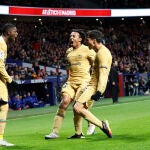 Dembélé celebra el gol con Koundé y Pedri