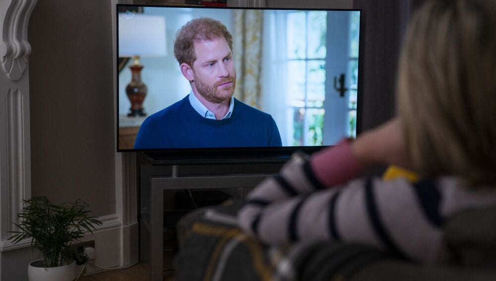 Emisión de la entrevista a Harry de Inglaterra. (Jane Barlow/PA via AP)