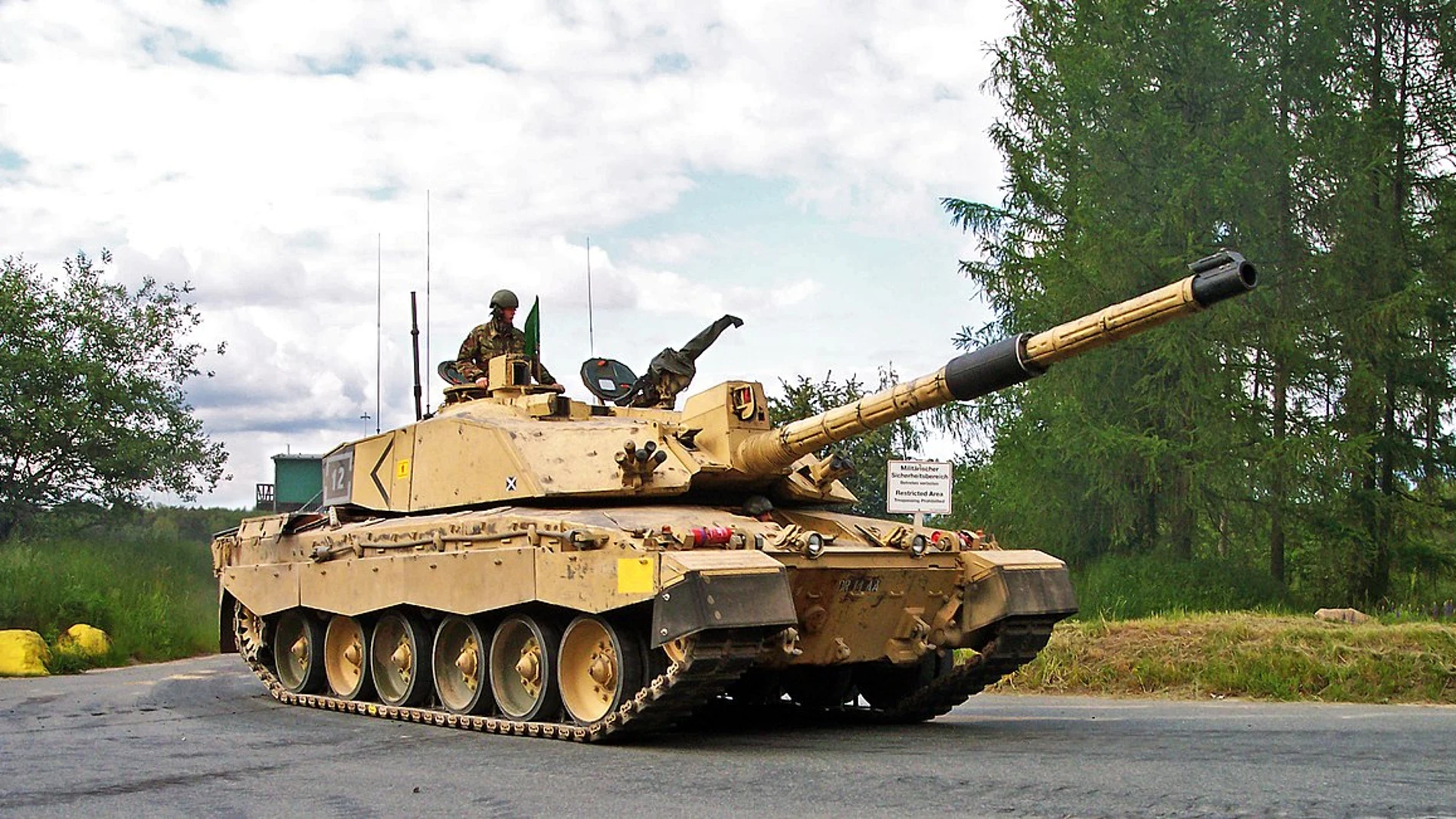 Reino Unido podría enviar alrededor de diez tanques Challenger 2 a Ucrania