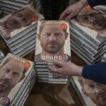 Las memorias del príncipe Harry salen a la venta