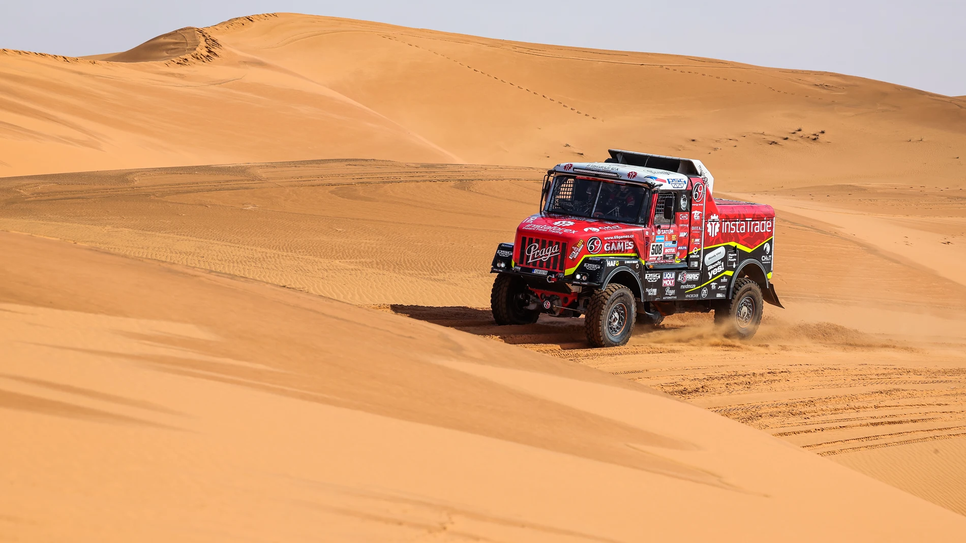 El camión de Ales Loprais, que ha atropellado a un aficionado
