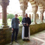 Fray José Luis Galiana y Bob Maltman presentan la nueva cerveza del monasterio
