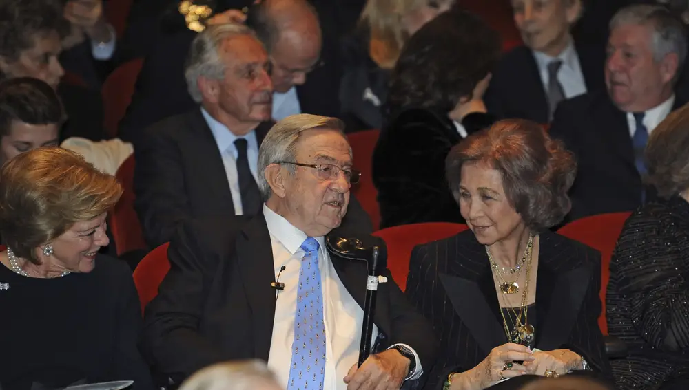 La reina Sofía junto a su hermano Constantino