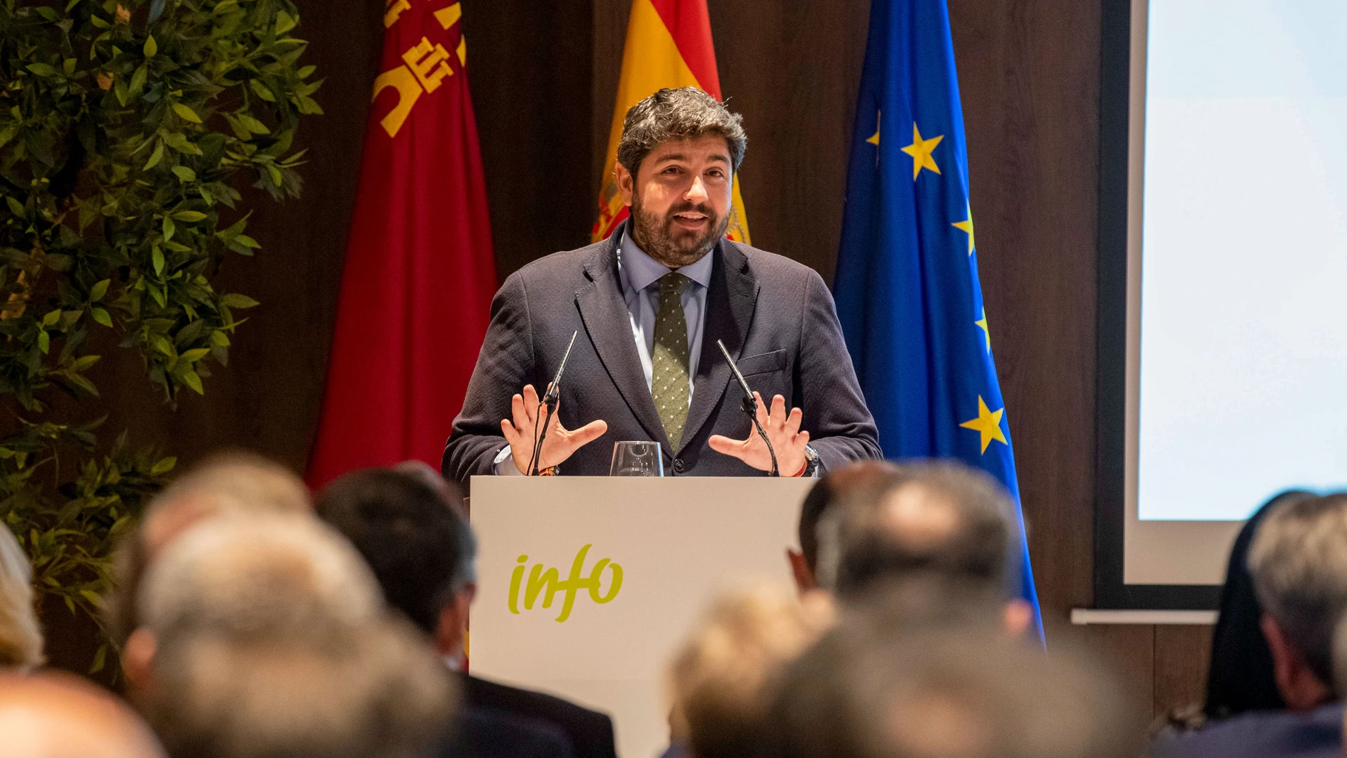 El presidente de la Comunidad de Murcia, Fernando López Miras, durante su intervención en el acto de presentación del nuevo Plan de Internacionalización Empresarial de la Región de Murcia 2023-2027, este martes en un hotel del centro de Murcia. EFE/Marcial Guillén