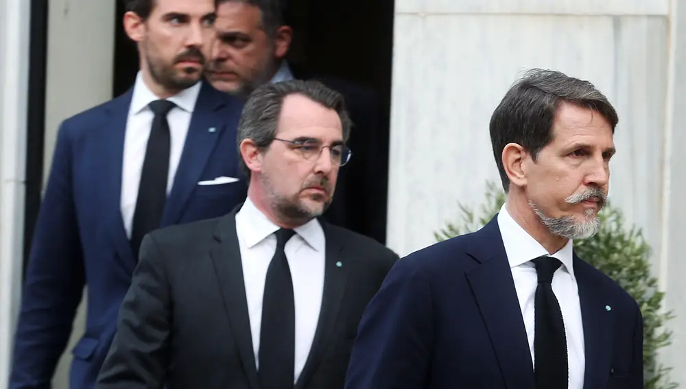Los tres hijos varones de Constantino II, Felipe, Nicolás y Pablo de Grecia