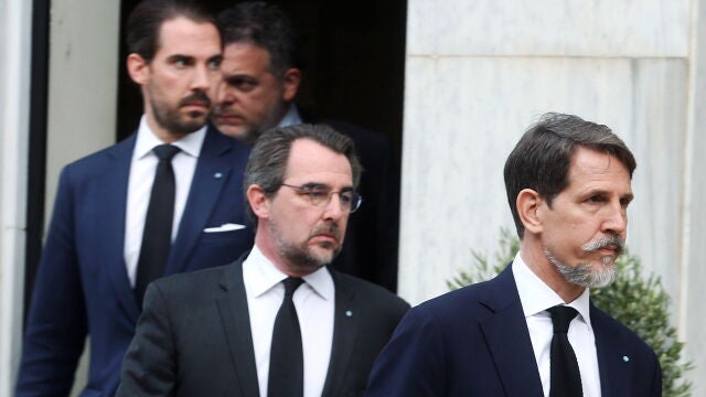 Los tres hijos varones de Constantino II, Felipe, Nicolás y Pablo de Grecia