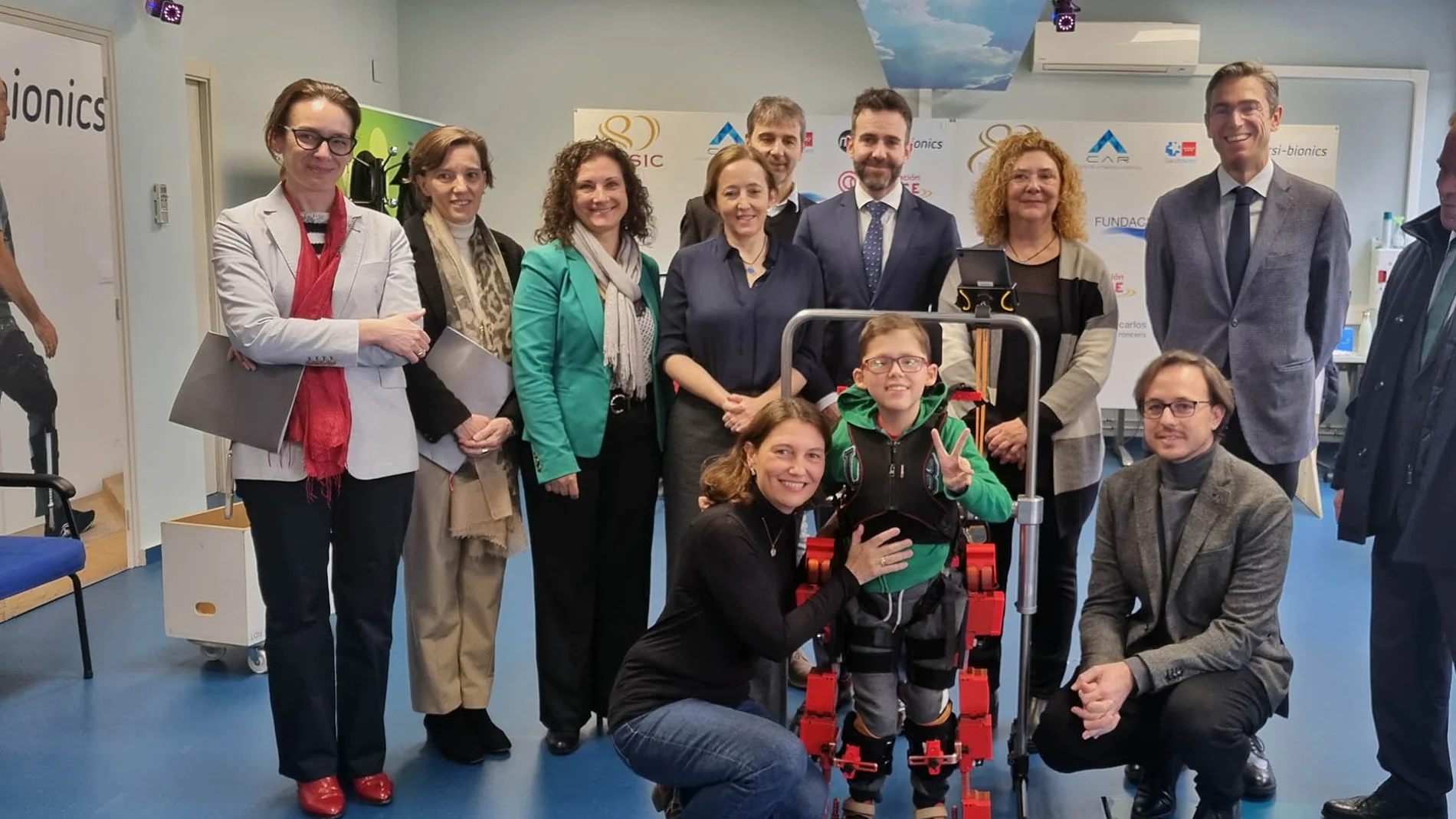 El rector de la UEMC y el consejero delegado concen de primera mano el trabajo de la doctora García Armada en Marsi Bionics
