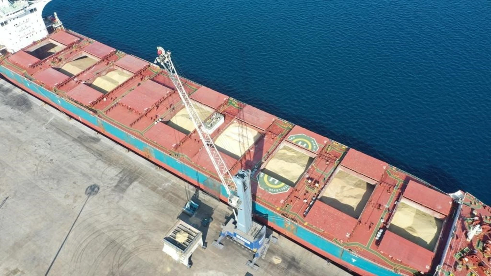 Imagen de descarga de cereal en el Puerto de Cartagena