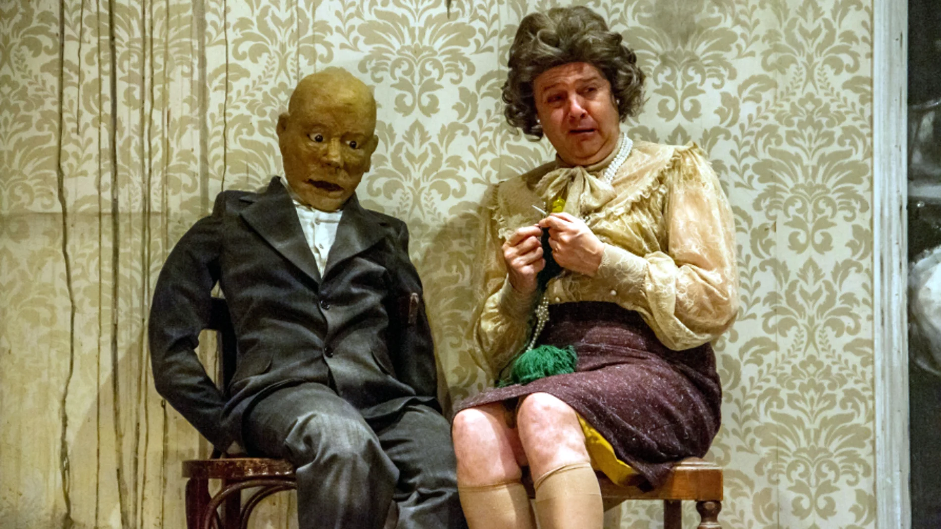 "La sumisión y el porvenir está en los huevos", de Ionesco